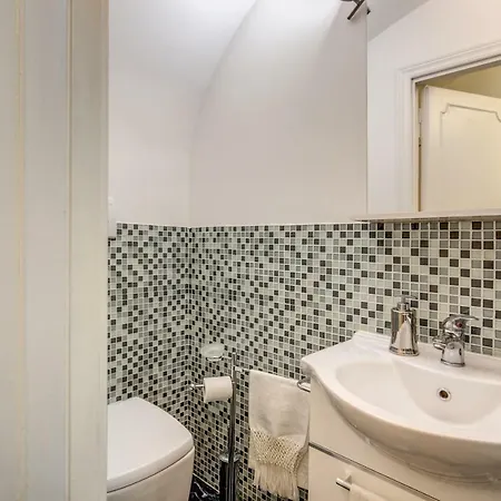 Fori Imperiali Lovely Apartment Rome