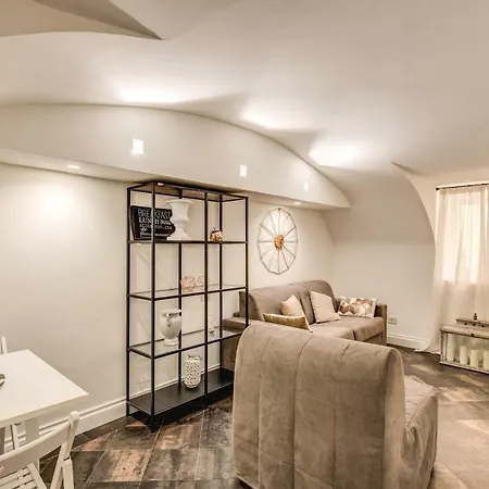 Fori Imperiali Lovely Apartment Rome